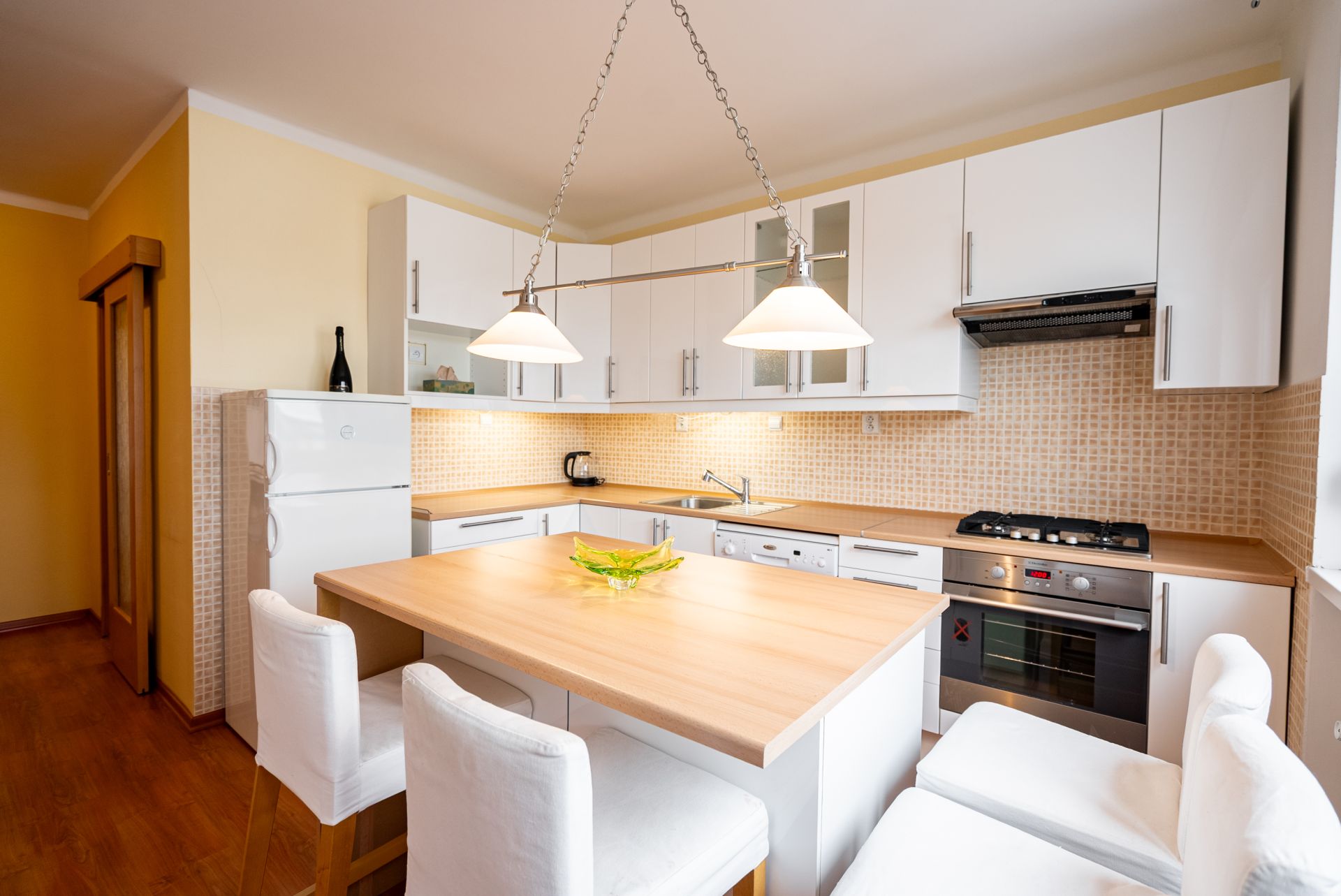 Prenájom, krásny 2-izbový byt v centre Piešťan, Kollárova ulica, 77 m2