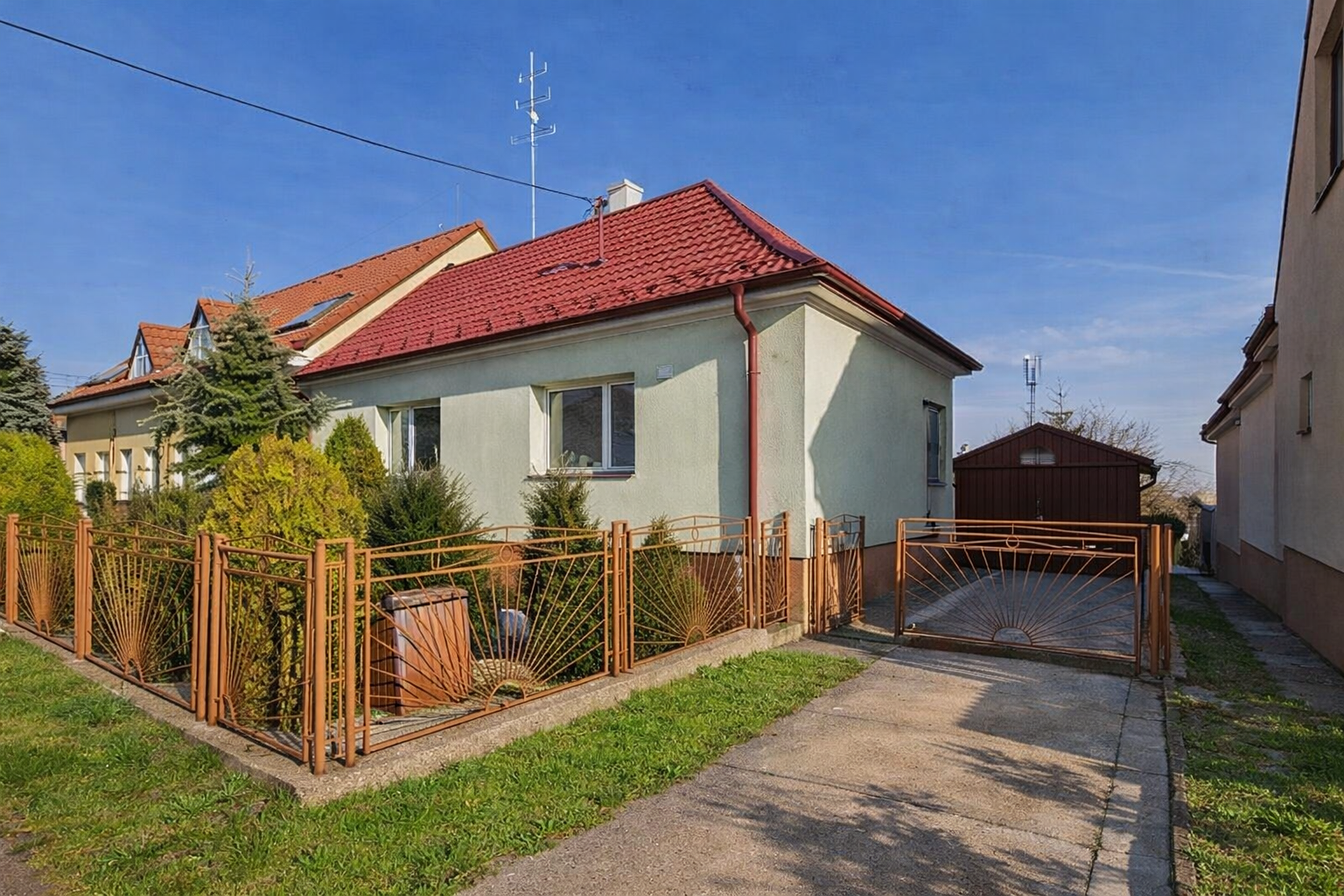 Predaj rodinný dom v Trebaticiach – bývanie s potenciálom len pár minút od Piešťan