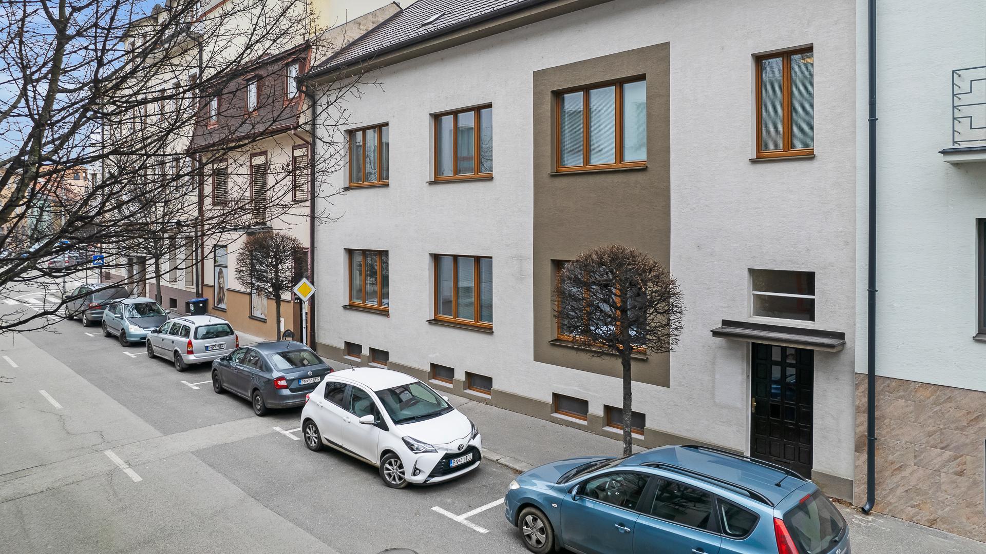 PRENAJATÉ! Prenájom veľkorysého priestoru na kancelárie v centre mesta Piešťany, 115 m2