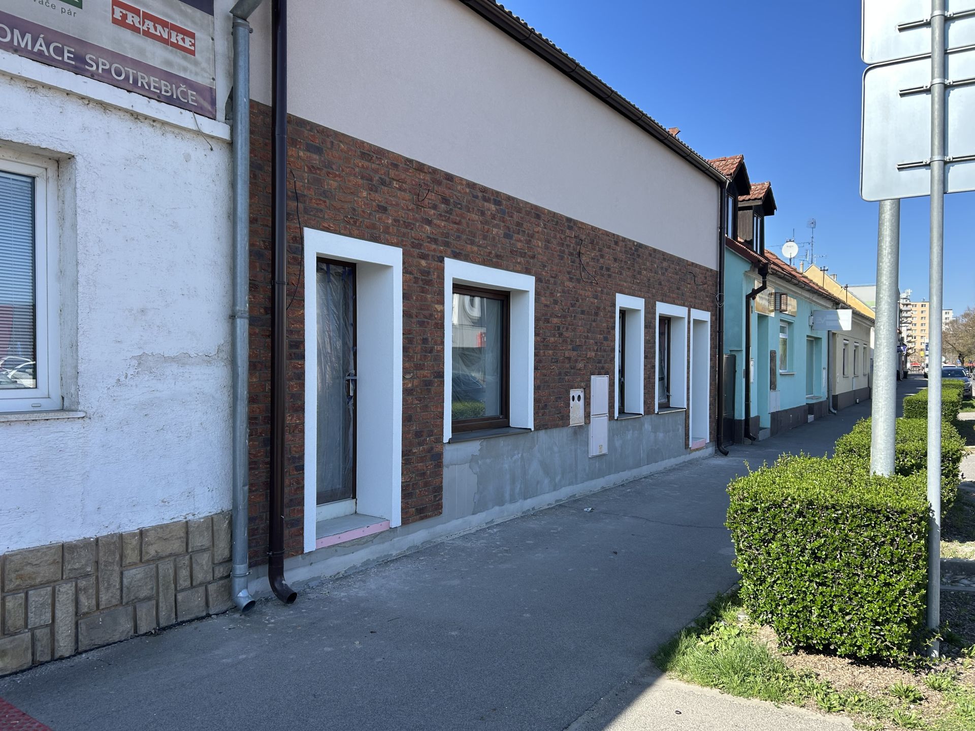 Flexibilný priestor na prenájom – obchod, služby, kancelária, zdravotníctvo, 120 m2, Piešťany