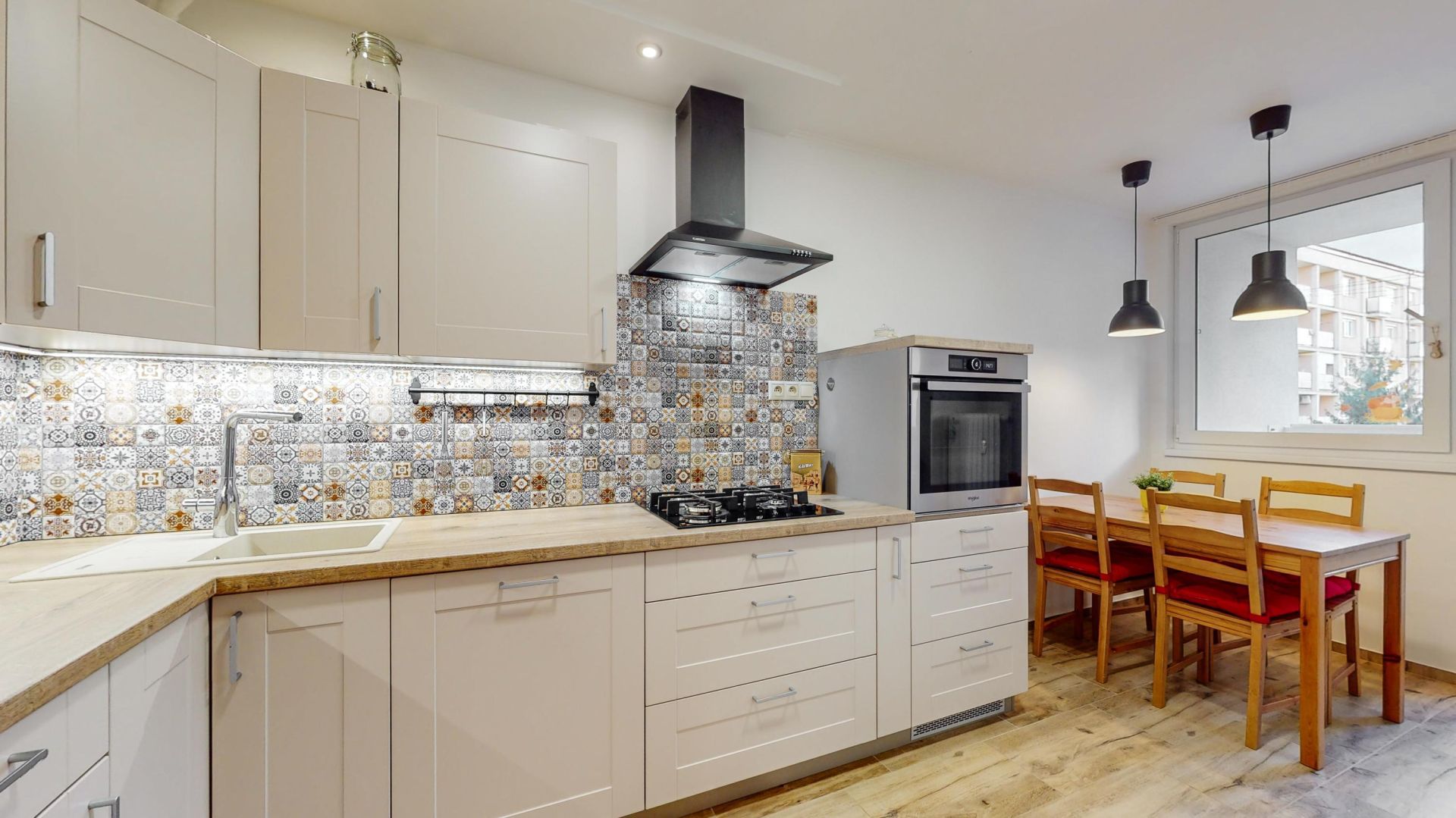 Predaj, priestranný 5-izbový byt, po kompletnej rekonštrukcii, Piešťany, 86 m2