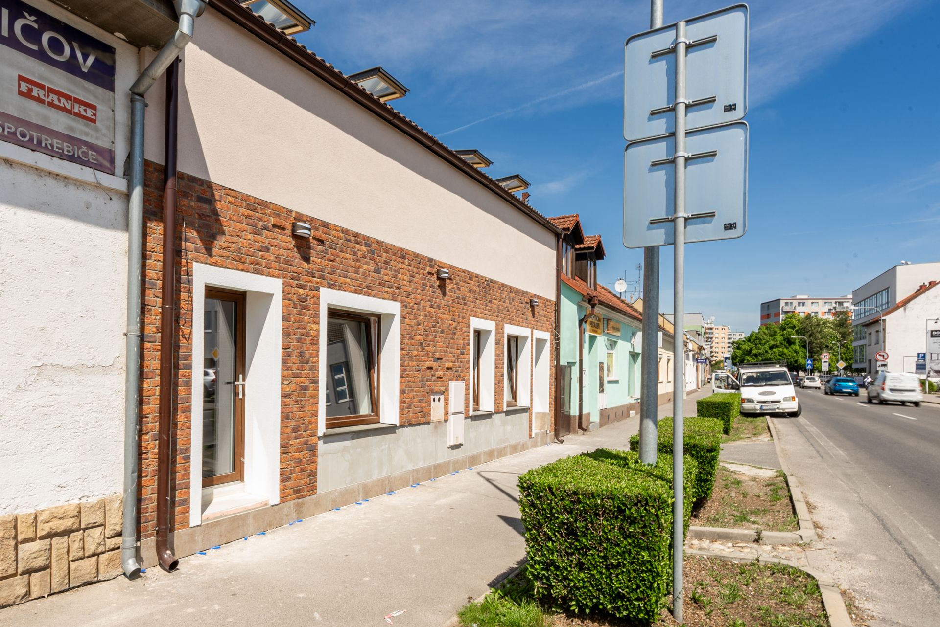 Všestranne využiteľný priestor na frekventovanej ulici v Piešťanoch, Bratislavská ulica, 45 m2, Piešťany