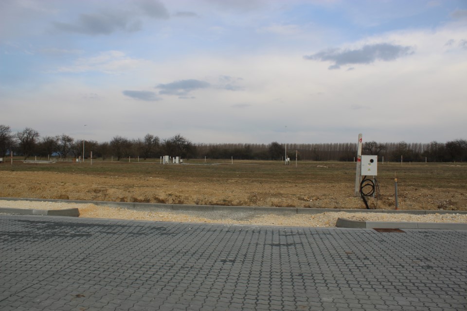 Stavebný pozemok s projektom rodinného domu, Veľké Kostoľany