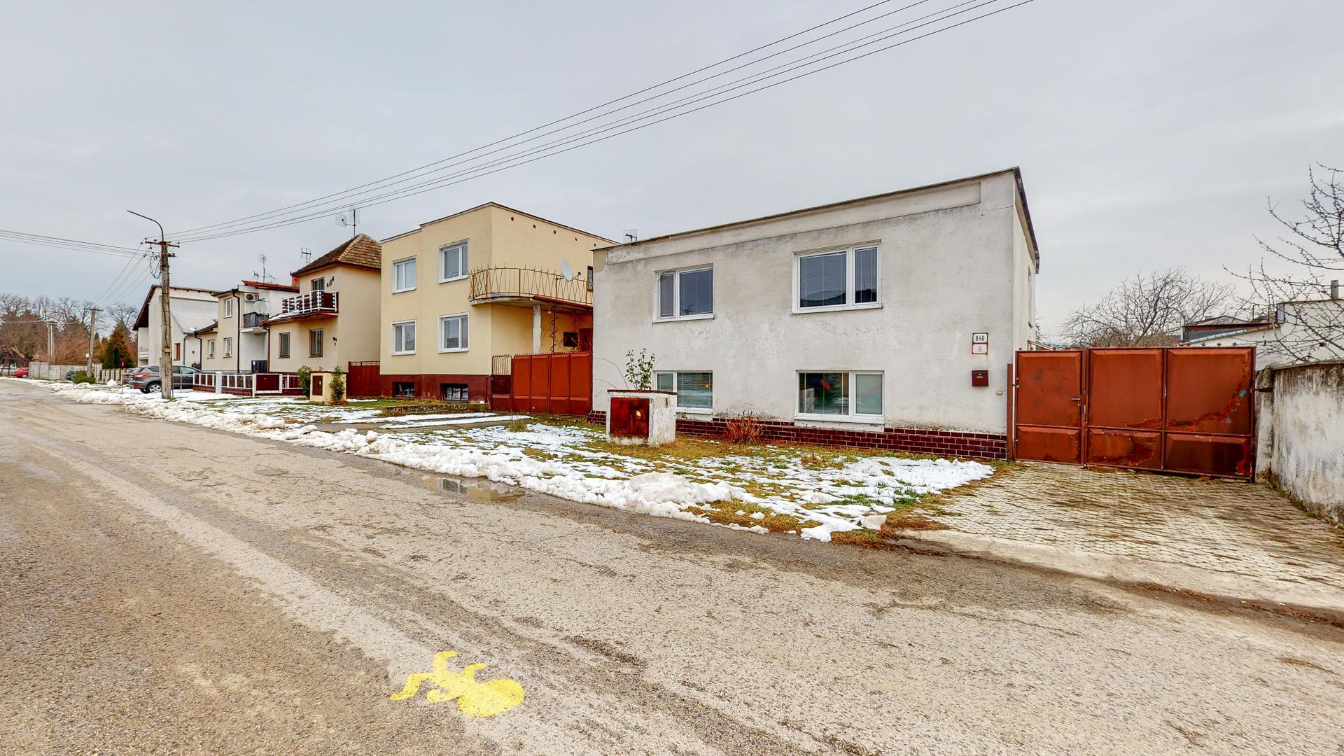 Predané! Predaj priestranného rodinného domu v obci Drahovce s pozemkom 801 m2, Piešťany