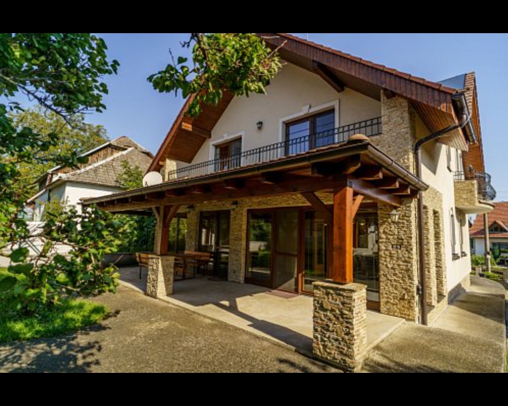 Na prenájom krásny 6-izbový rodinný dom v meste Vrbové, s priestranným  pozemkom 2167 m2, Piešťany