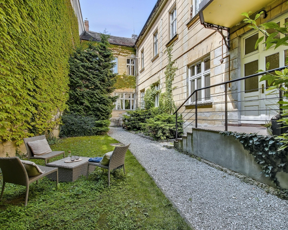 Prenájom krásneho meštianskeho 2-izbového bytu, v centre mesta Piešťany, Winterova, 62 m2