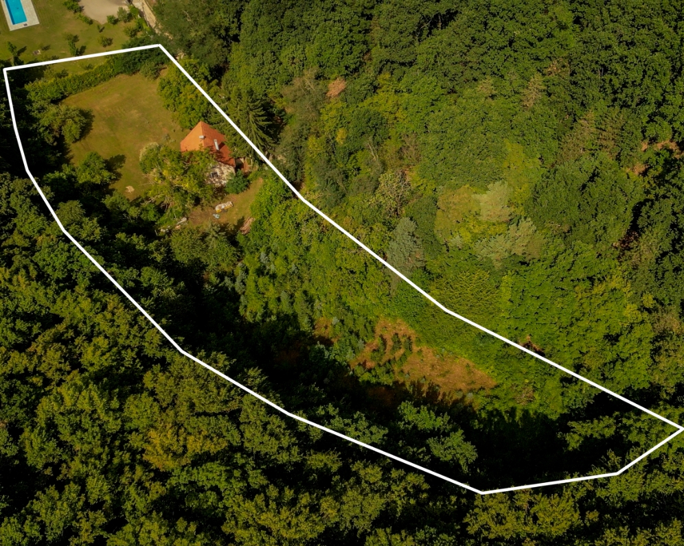 Predaj pozemku v obci Hubina o výmere 5263 m2 , vhodného na výstavbu