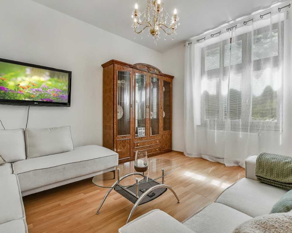 Prenájom krásneho meštianskeho 2-izbového bytu, v centre mesta Piešťany, Winterova, 62 m2